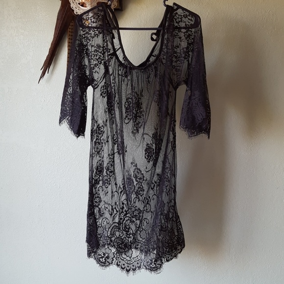 Cold shoulder black lace tunic - Picture 1 of 2